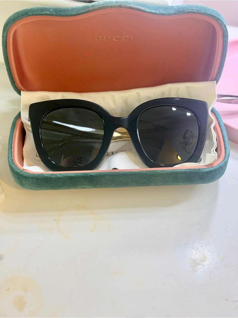 Women’s Gucci Oversized Cat-Eye Sunglasses Black Clear Arms